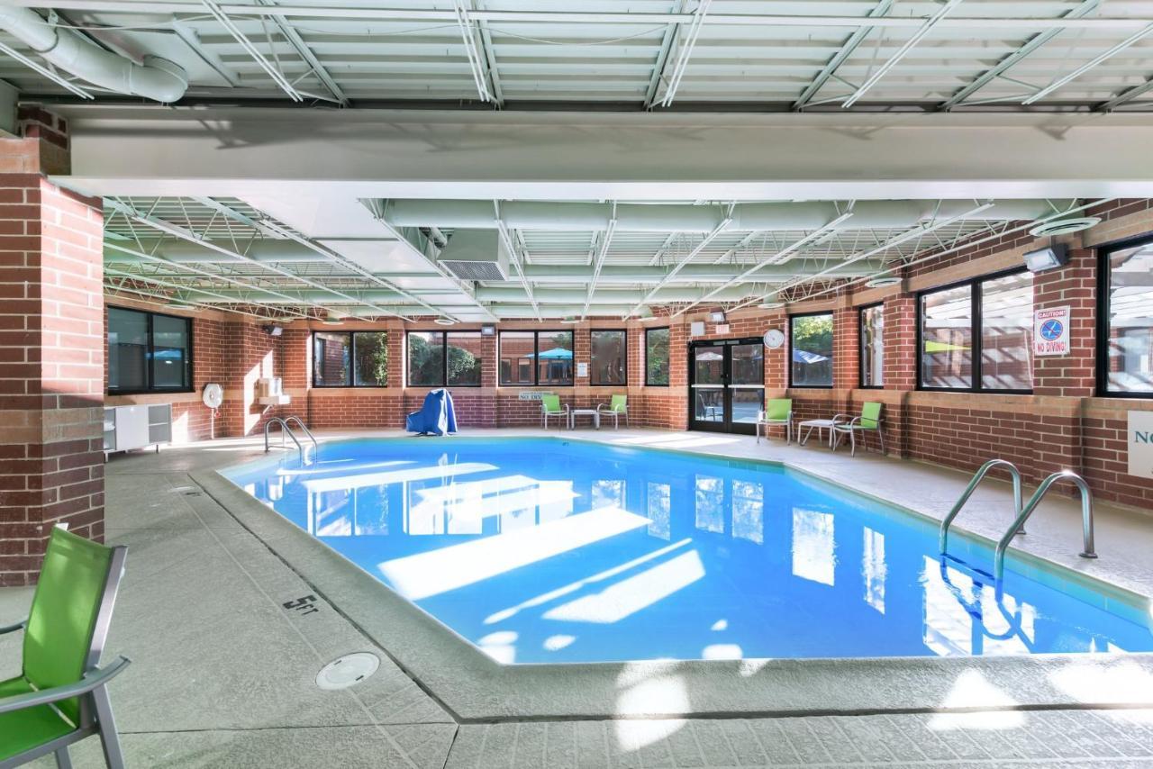 Holiday Inn Express Naperville By Ihg Exterior foto